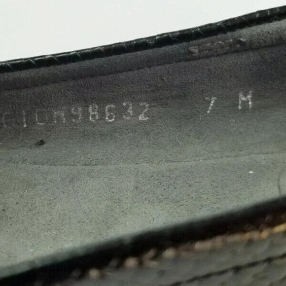 Stuart Weitzman 7M Women's Black Patent Leather Animal/Snake Print Slip On Flats - Picture 3 of 12